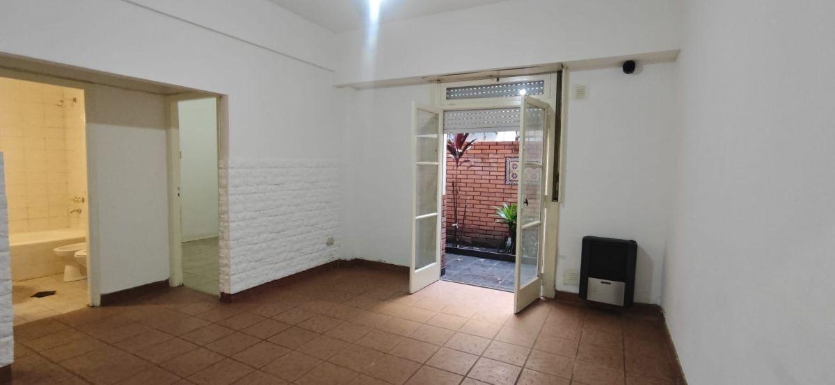 Departamento 3 ambientes, con dos patios, tipo PH