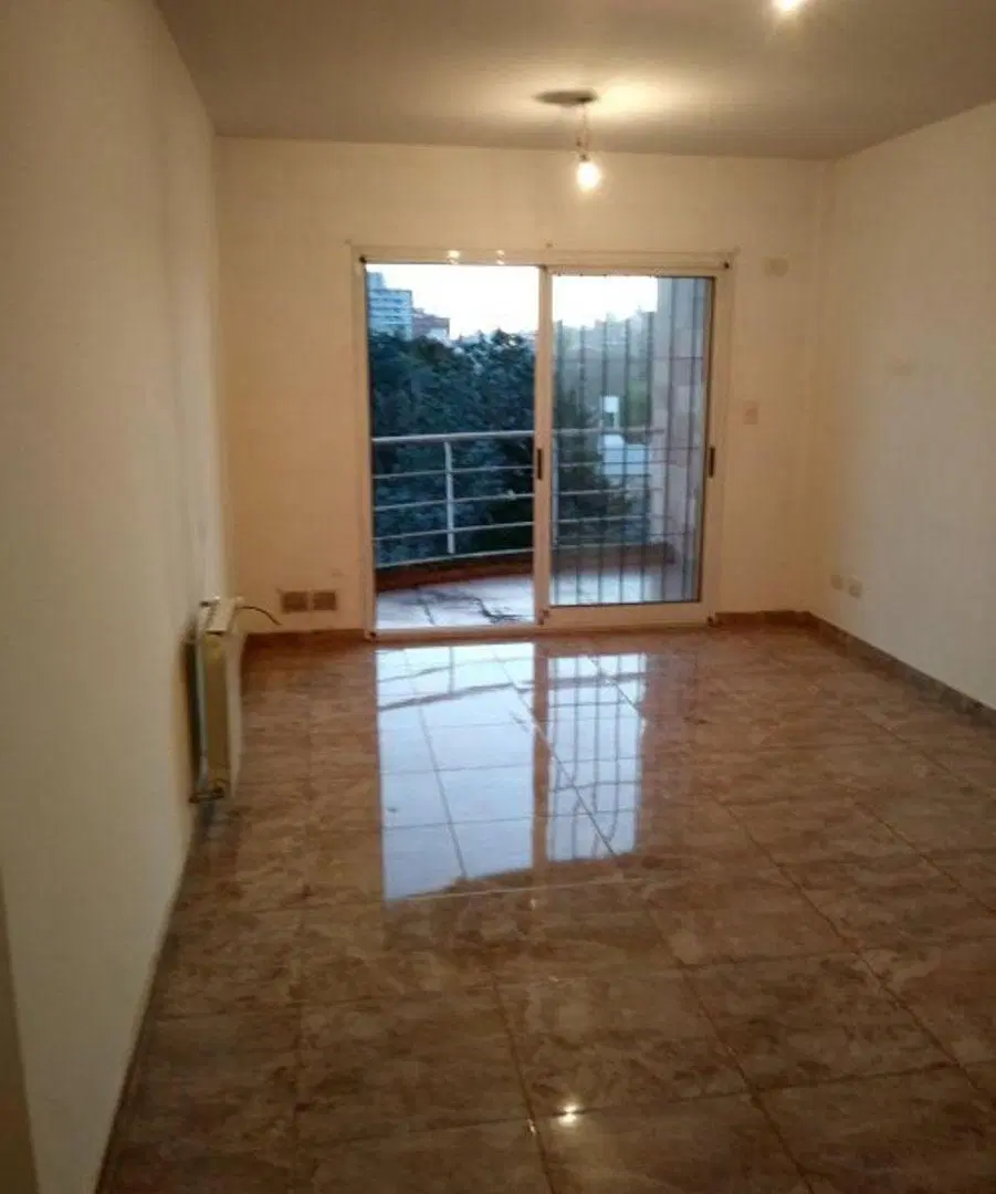 Departamento amplio a metros de Av Boulevard Buenos Aires 1