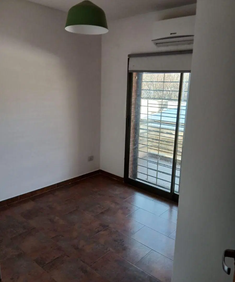 Departamento de 2 Ambientes con Cochera Cercano Estación De Trenes 3