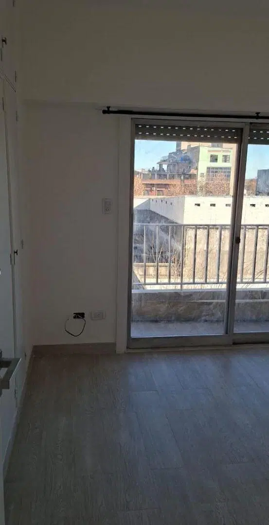 Departamento 2 Ambientes Pleno Centro Comercial Totalmente Remodelado a Nuevo – Muy Luminoso 3