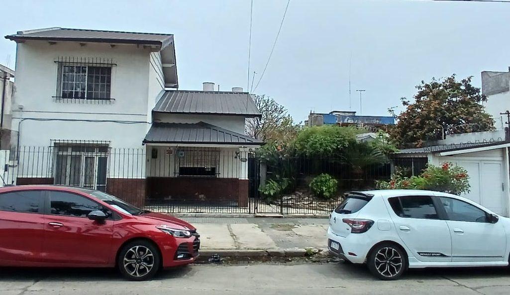 Venta de Casa 3 Ambientes con pileta en Gerli! Se vende con muebles!