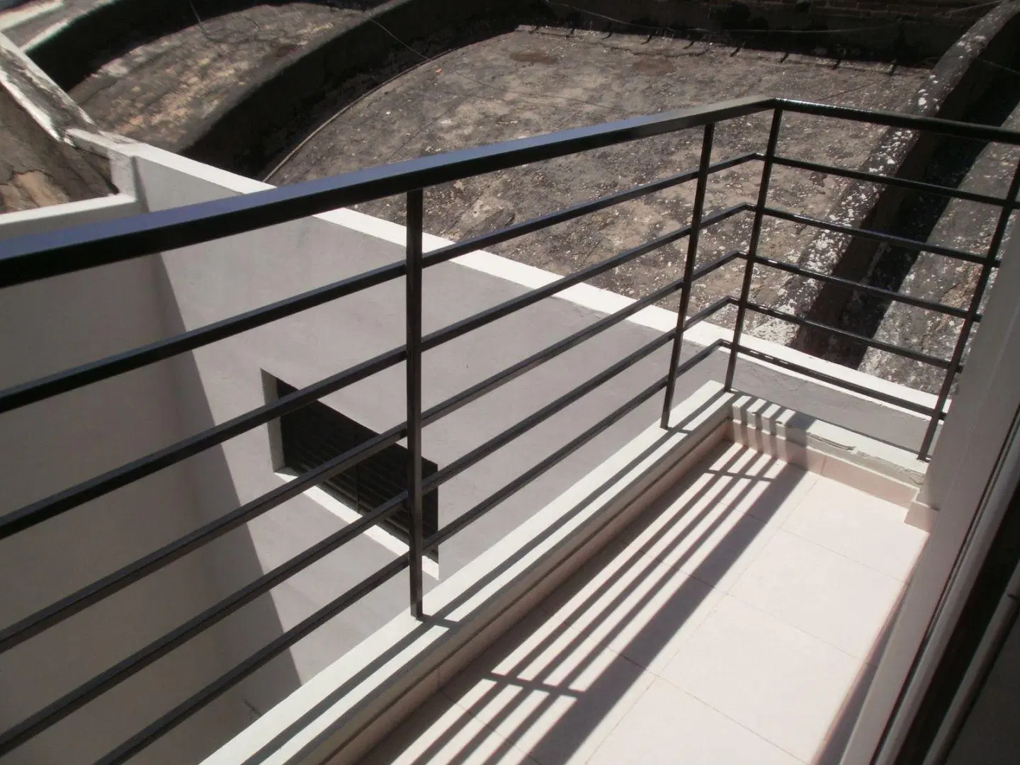 MONOAMBIENTE moderno a 50 metros de Av. Yrigoyen y en excelente zona de Avellane 5