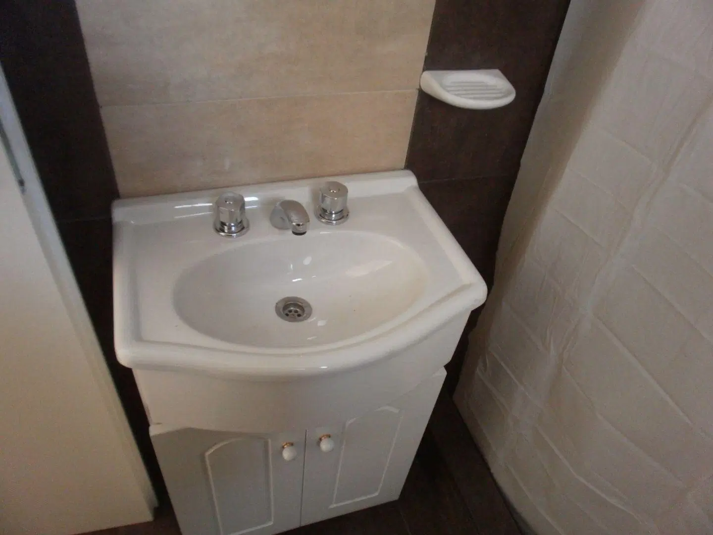 MONOAMBIENTE moderno a 50 metros de Av. Yrigoyen y en excelente zona de Avellane 3