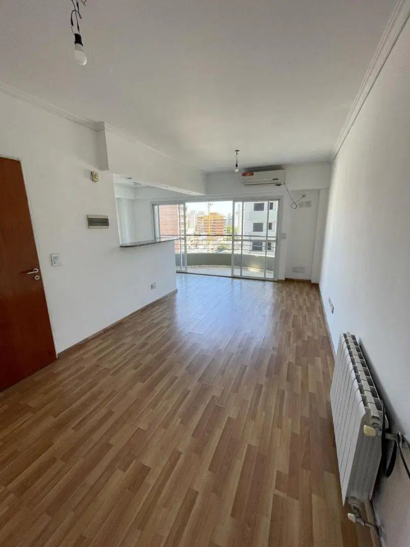Departamento 3 Ambientes Balcon al frente y al contrafrente en Alquiler Dos Baños 2