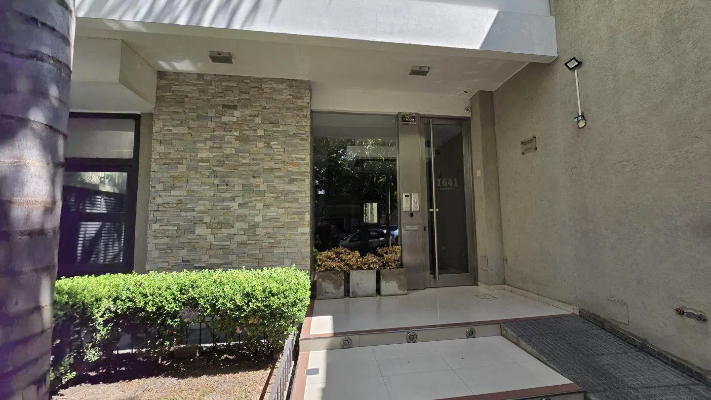 Departamento dos ambientes con balcon al frente y al contrafrente en alquiler 4