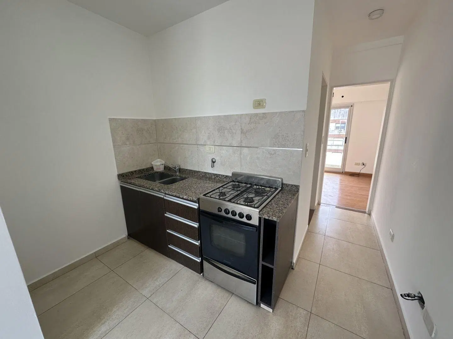 Departamento dos ambientes con balcon al frente y al contrafrente en alquiler 5