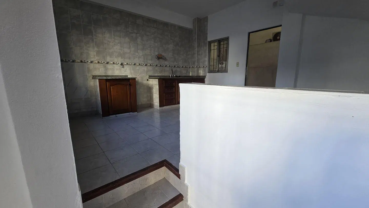 Departamento en alquiler al frente duplex muy espacioso con patio 3