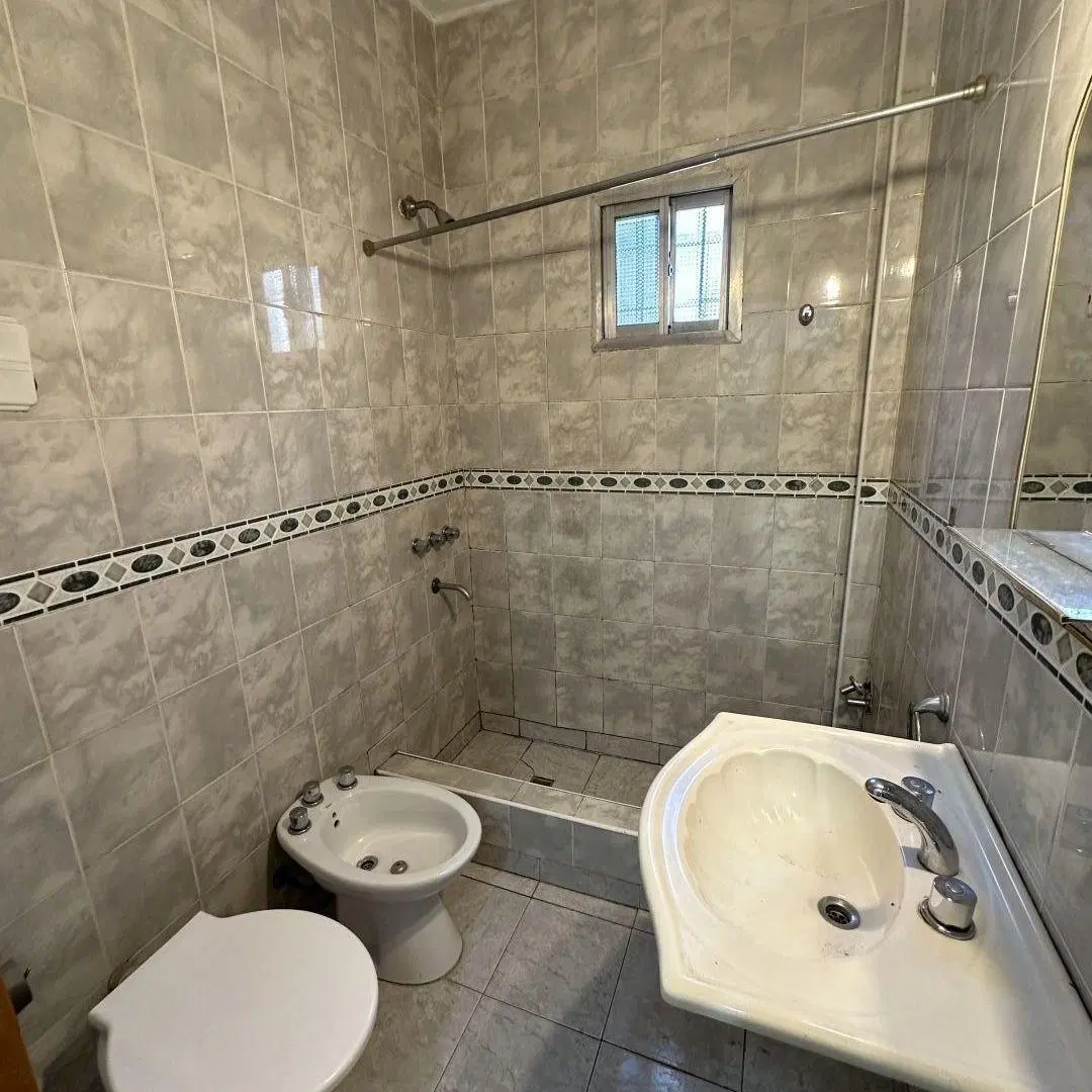Excelente Departamento en Alquiler en PH 3 Ambientes con Aire acondicionado y Patio 2