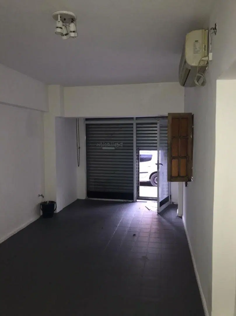 Local comercial a la calle Lanus Este Alquiler 3