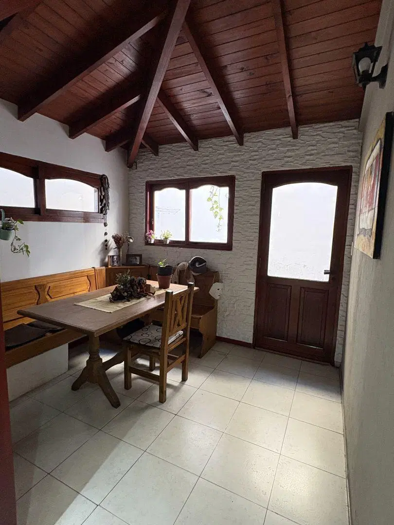 Casa Tipo Chalet 4 Ambientes Con Altillo Cochera Lanus Oeste Excelente Ubicacion En Venta 3