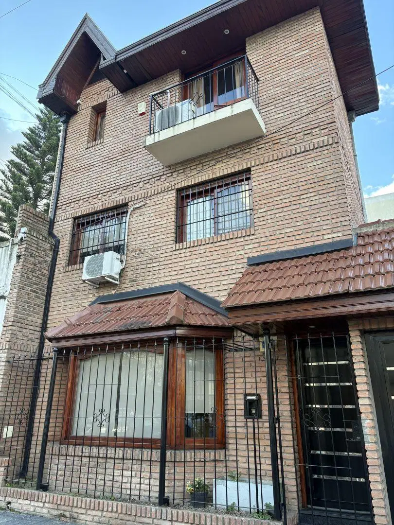 Casa Tipo Chalet 4 Ambientes Con Altillo Cochera Lanus Oeste Excelente Ubicacion En Venta 5
