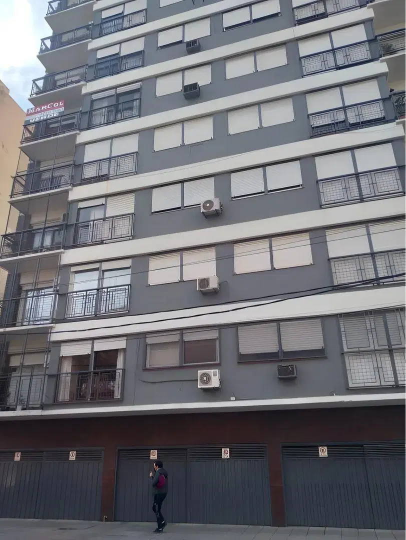 Dpto 3 Ambientes con patio en plena estación de Lanús Este! 4