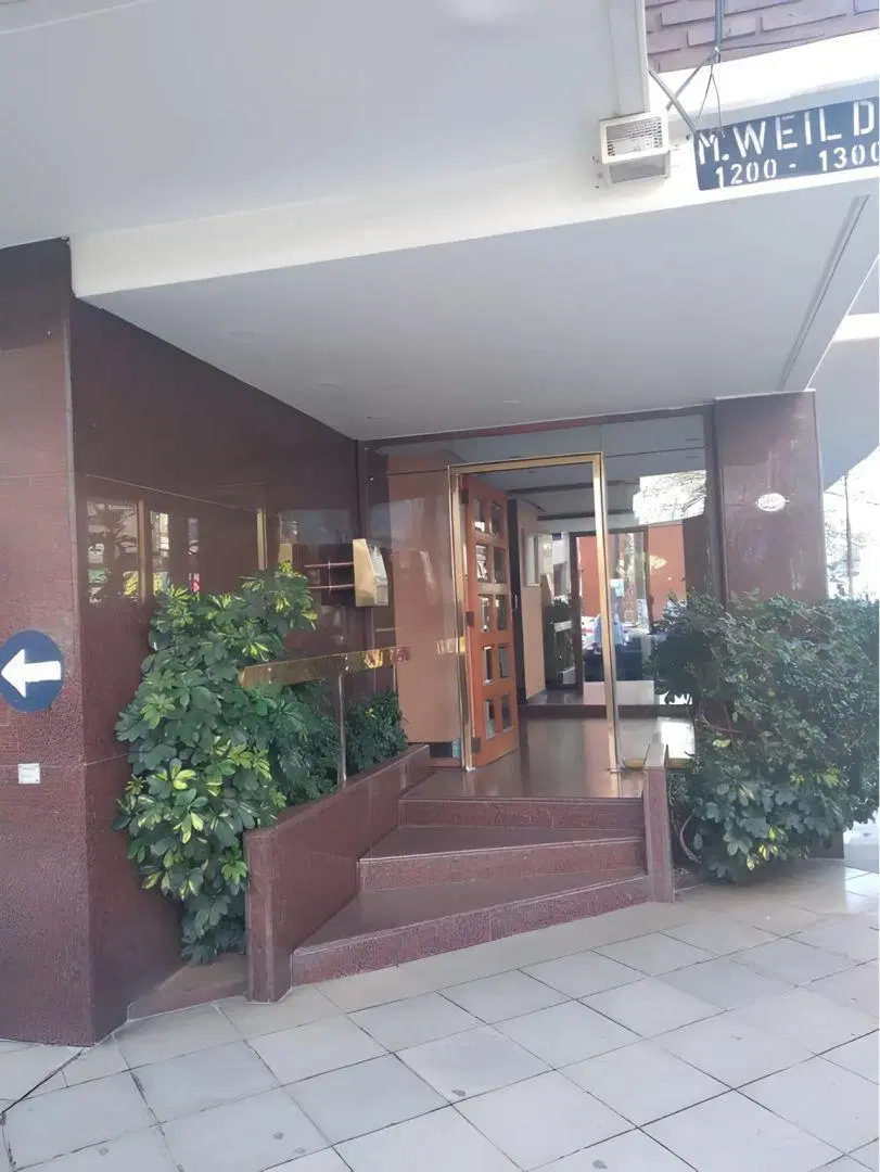 Dpto 3 Ambientes con patio en plena estación de Lanús Este! 3