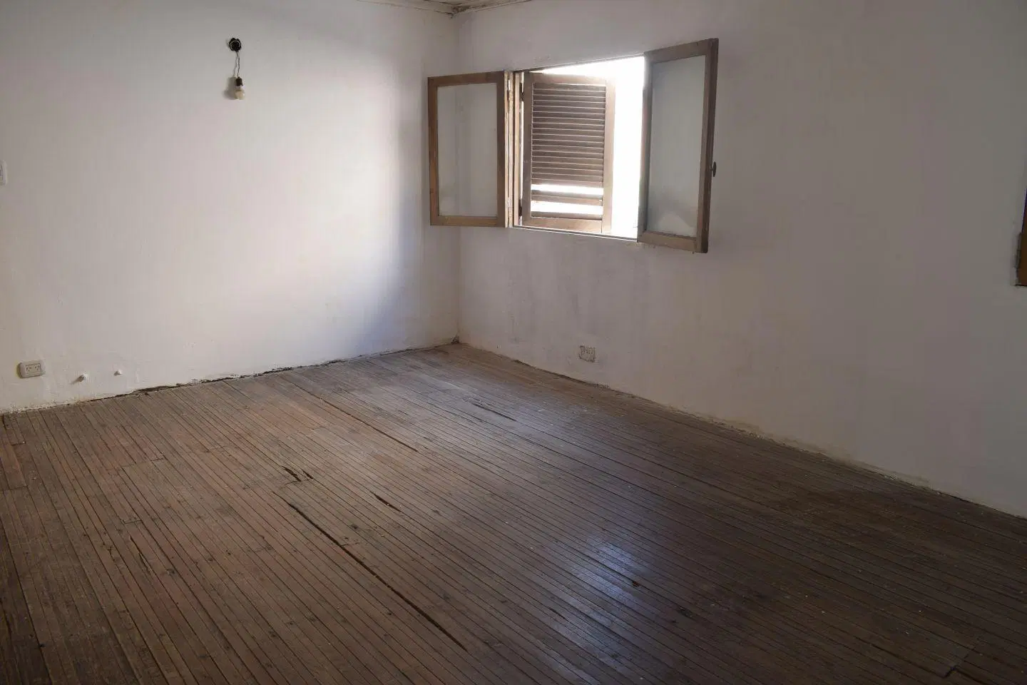 Casa 4 Ambientes en Alquiler Con Patio con Verde y Pileta 8