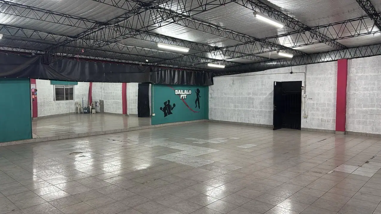 Local de 144 m2 en Lanús Este! Ideal para gimnasio! 4