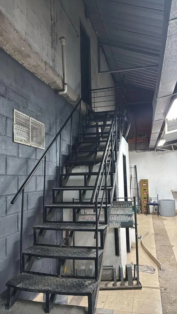 Local de 144 m2 en Lanús Este! Ideal para gimnasio! 3