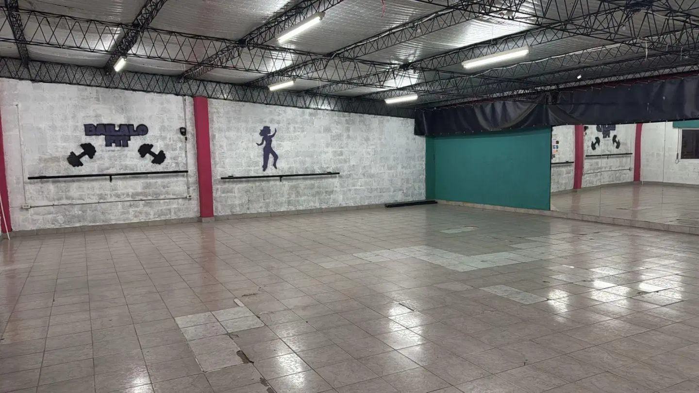 Local de 144 m2 en Lanús Este! Ideal para gimnasio! 2