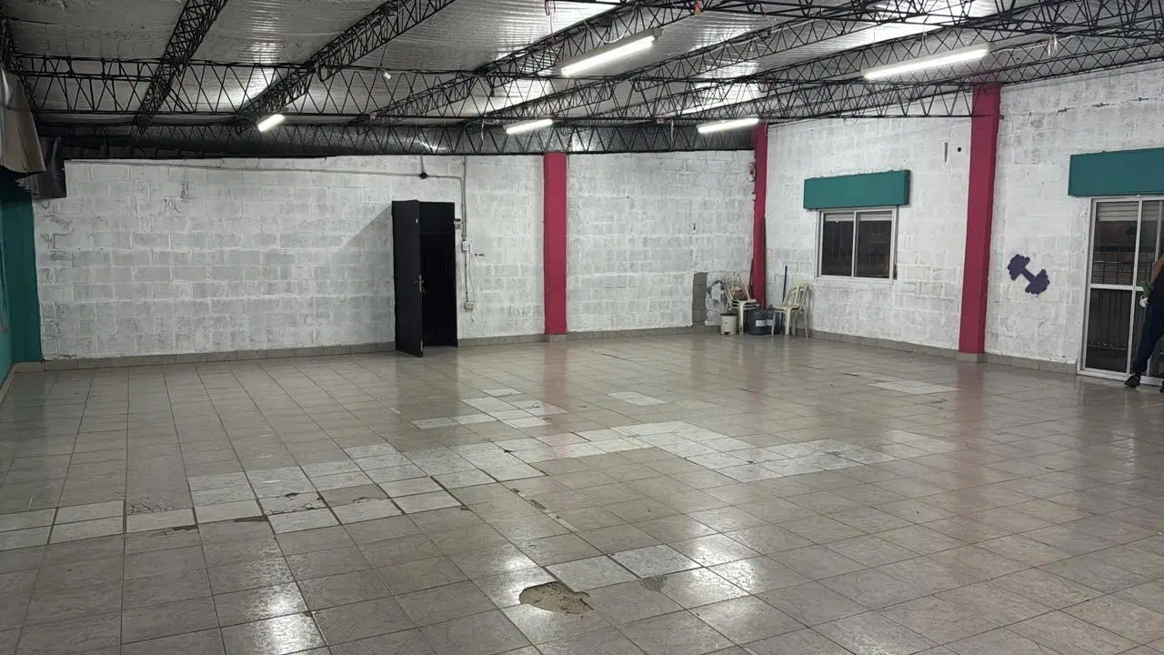 Local de 144 m2 en Lanús Este! Ideal para gimnasio! 7