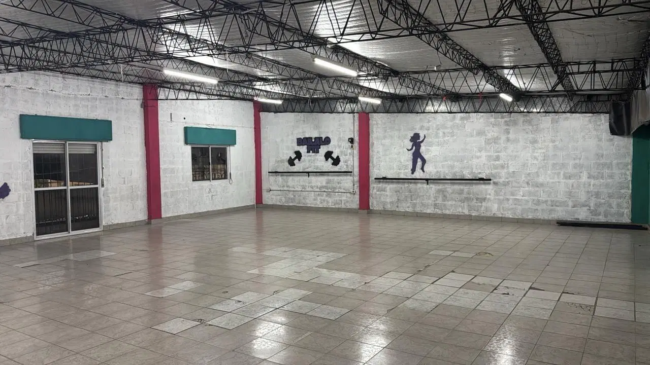 Local de 144 m2 en Lanús Este! Ideal para gimnasio! 1