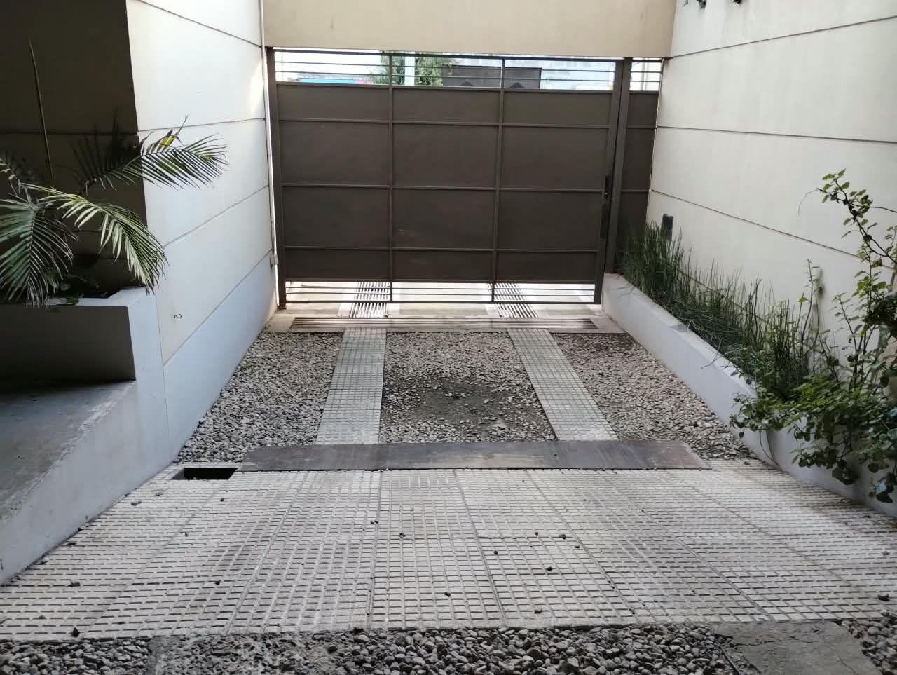 Foto de Cochera a 3 cuadras del velódromo y 10 cuadras de la estación de Lanus, imagen 4