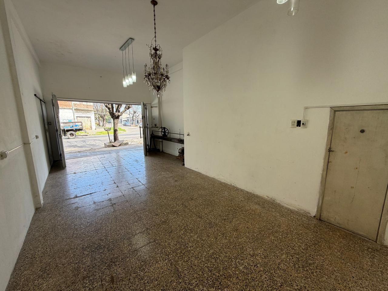 Foto de Local o Galpon en Alquiler Lanus Este Excelente Ubicacion Avenida, imagen 5