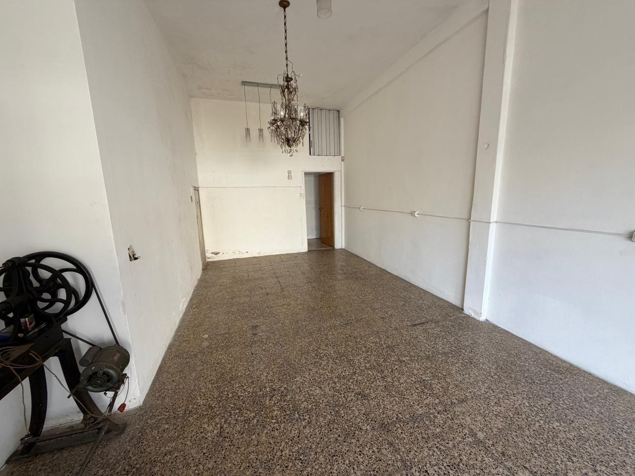 Foto de Local o Galpon en Alquiler Lanus Este Excelente Ubicacion Avenida, imagen 2