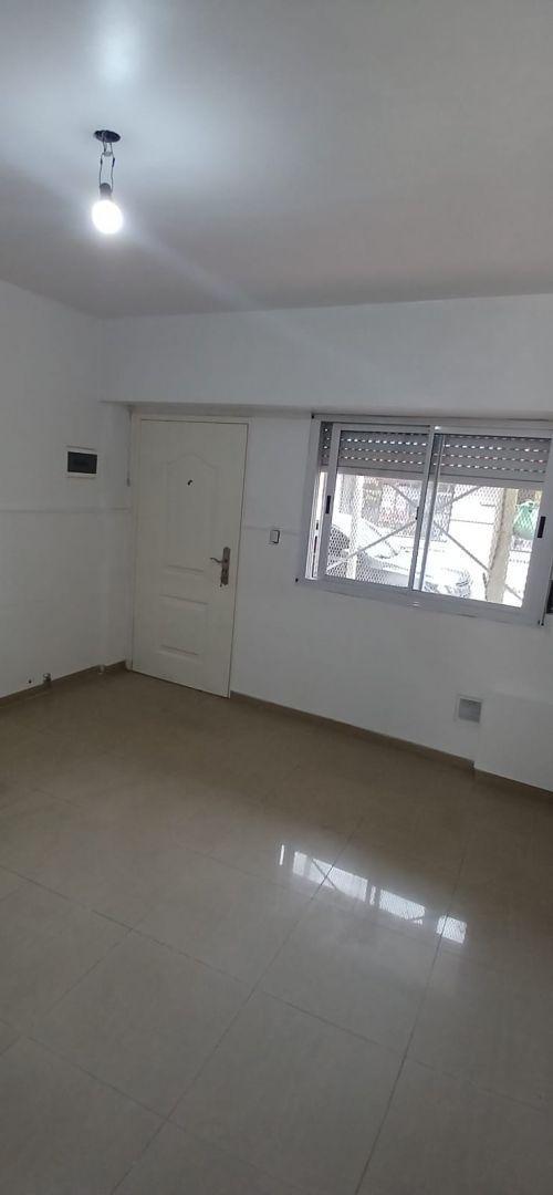 Foto de DUPLEX 3 ambientes con patio y cochera en Valentin Alsina! EXCELENTE, imagen 1