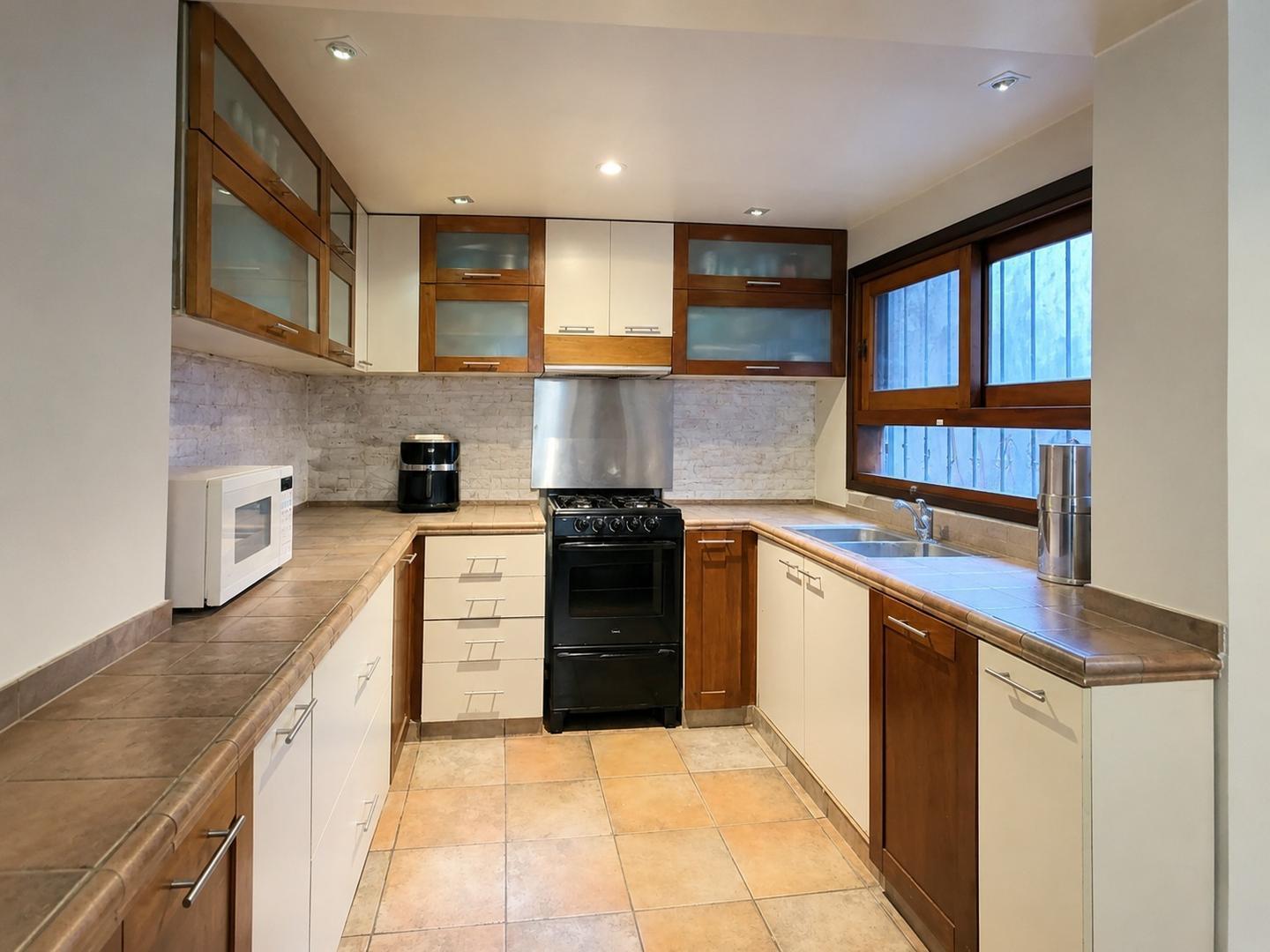 Foto de AMPLIA CASA 4 AMBIENTES + PLAYROOM EN TEMPERLEY SIN EXPENSAS, imagen 4