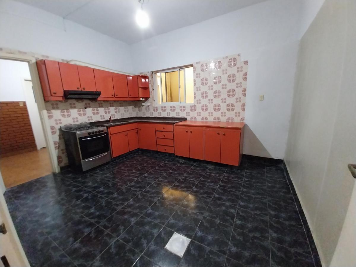 Casa Sobre Lote Propio de 9 de Frente X 11 Profundidad! 3