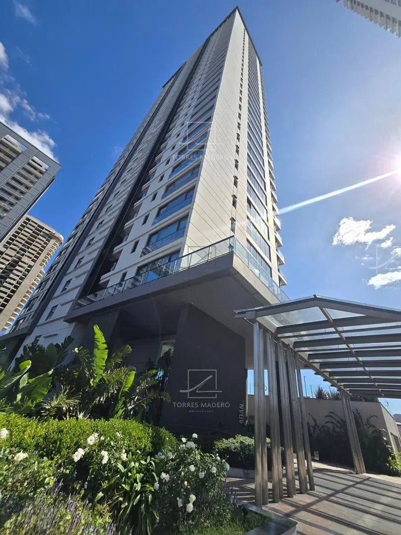 TRES AMBIENTES EN VENTA EN LINK TOWER CON COCHERA - IMPECABLE ! 2