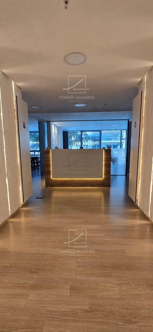 Foto de Excelente oficina en Alquiler en MADERO CENTER. IMPECABLE., imagen 1