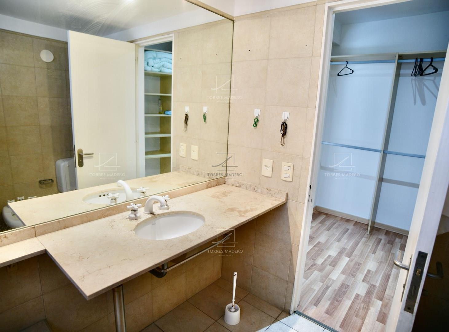 Foto de MADERO PLAZA - EXCELENTE DEPTO EN VENTA CON VISTA ABIERTA Y COCHERA., imagen 5