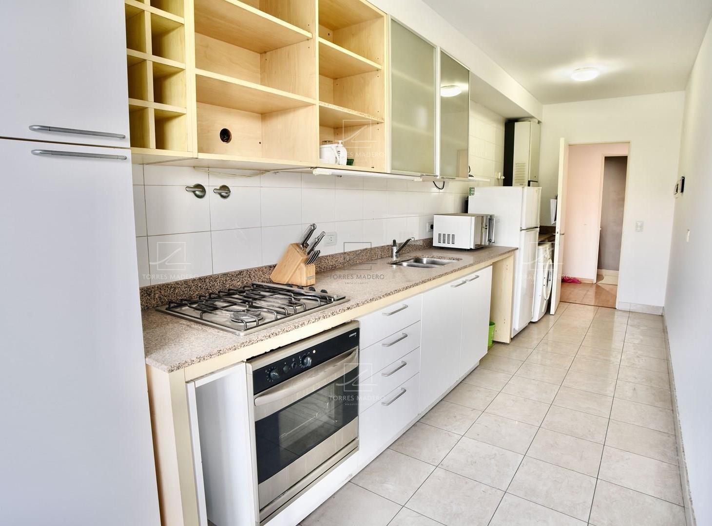 Foto de MADERO PLAZA - EXCELENTE DEPTO EN VENTA CON VISTA ABIERTA Y COCHERA., imagen 4