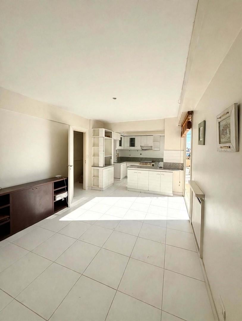 Foto de OPORTUNIDAD SEMIPISO DE 3 Y DEP EN VENTA EN BARRACAS CON COCHERA., imagen 4