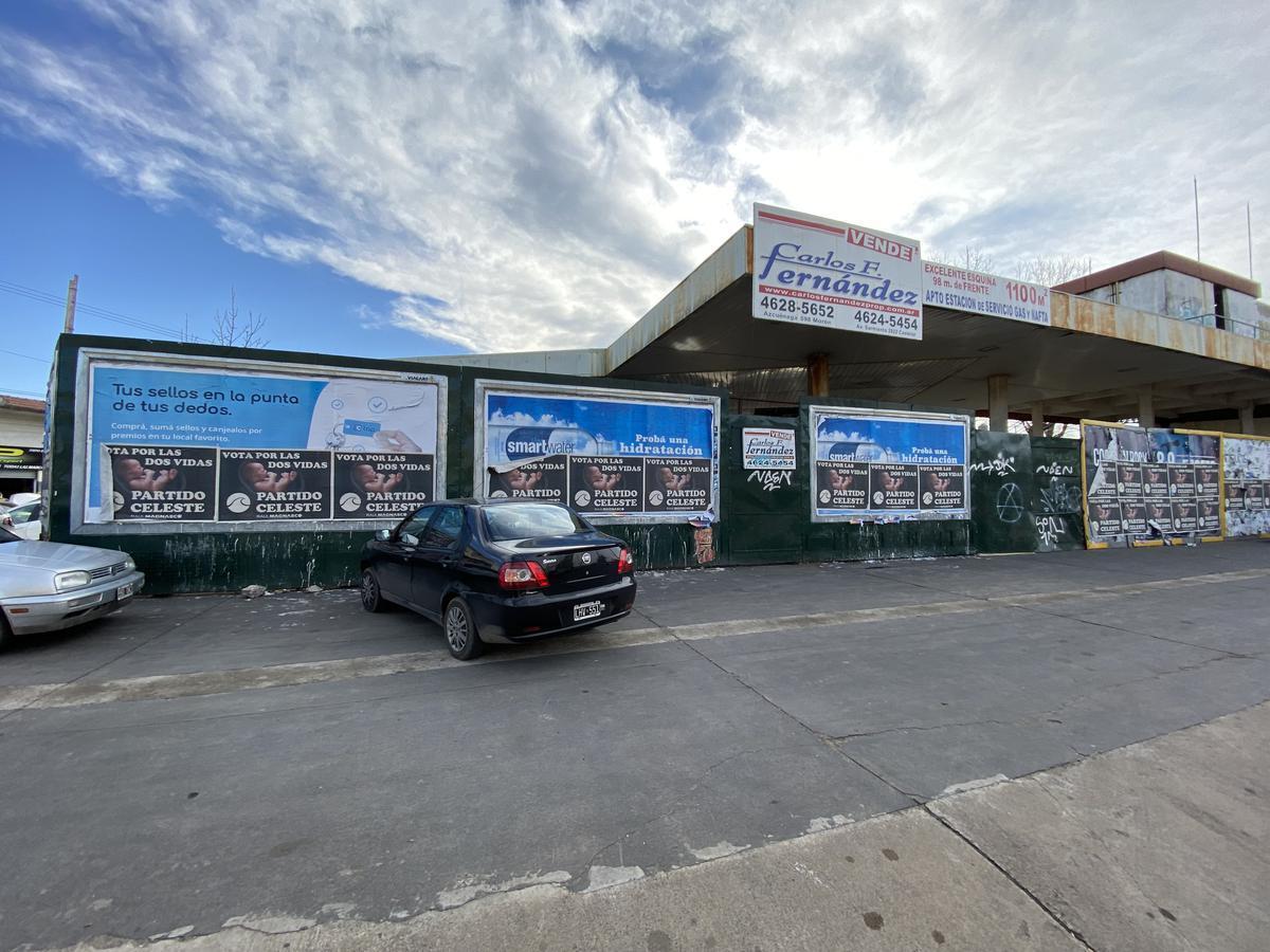 Estación de Servicio en Importante Esquina con 98 m en Ituzaingó 5