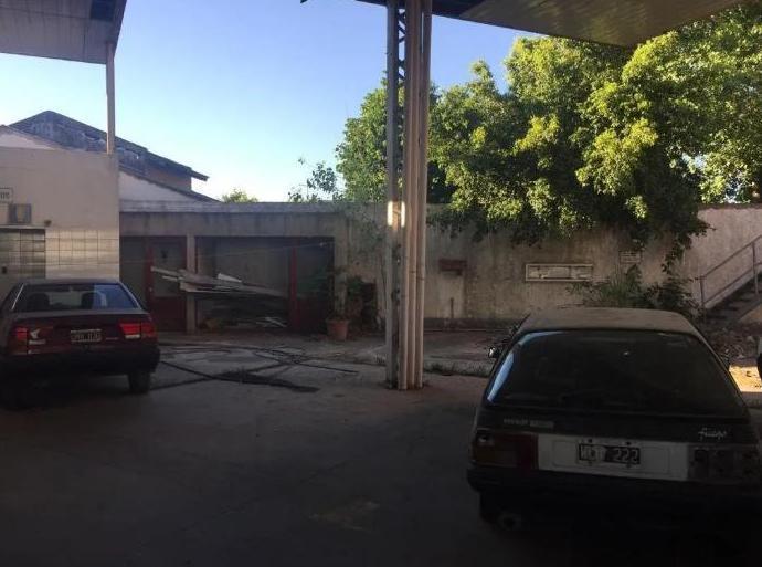 Estación de Servicio en Importante Esquina con 98 m en Ituzaingó 1