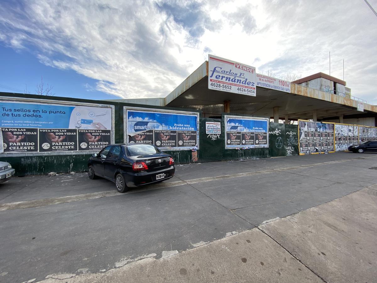 Estación de Servicio en Importante Esquina con 98 m en Ituzaingó 3