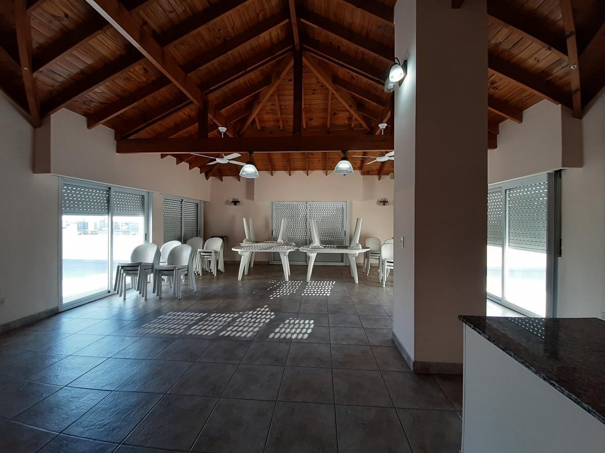Excelente Departamento 3 Ambientes con Cochera en Morón Sur 2