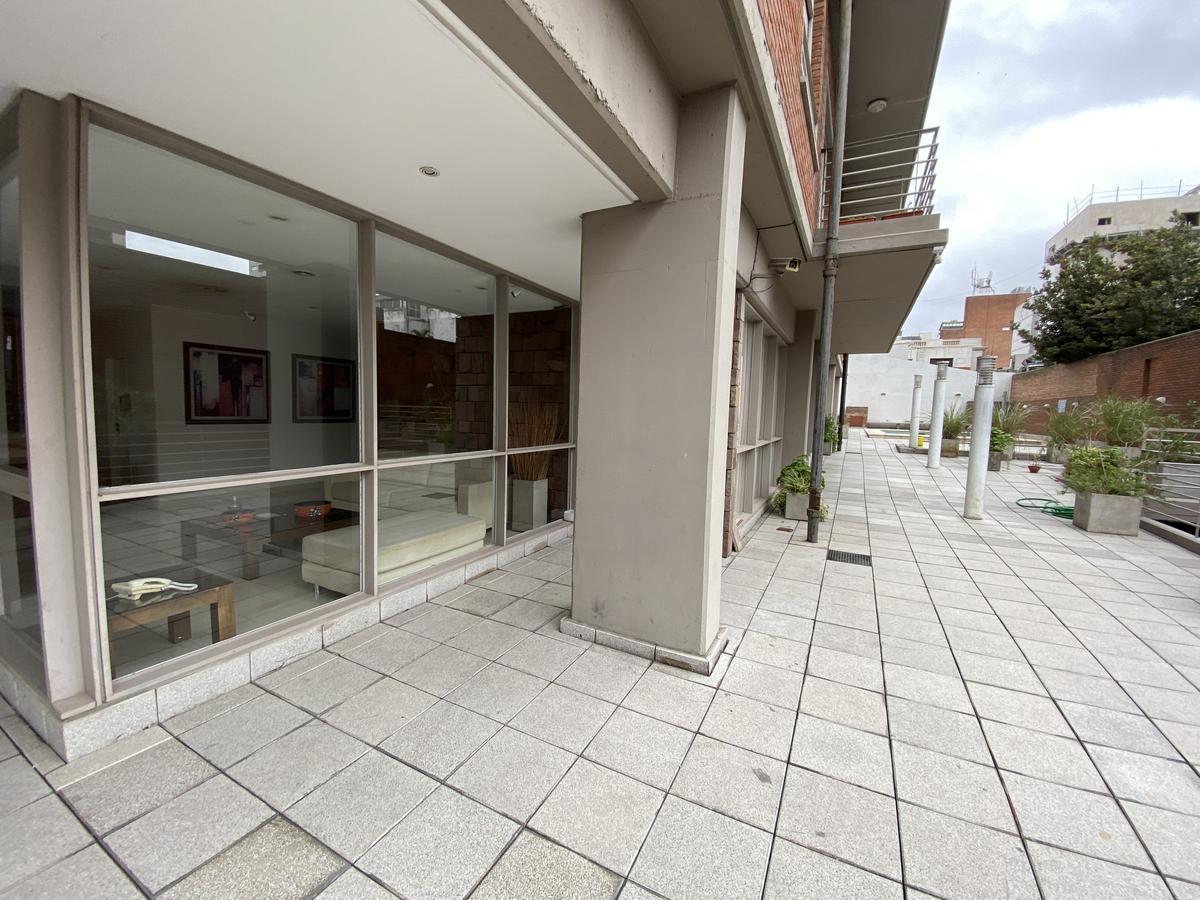 Departamento 3 Ambientes con Cochera en Edificio de Categoría 3