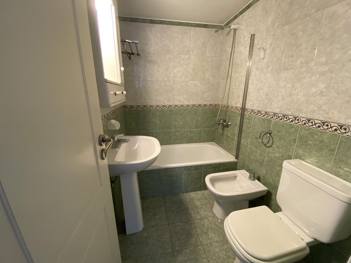 Departamento 3 Ambientes con Cochera en Edificio de Categoría 4