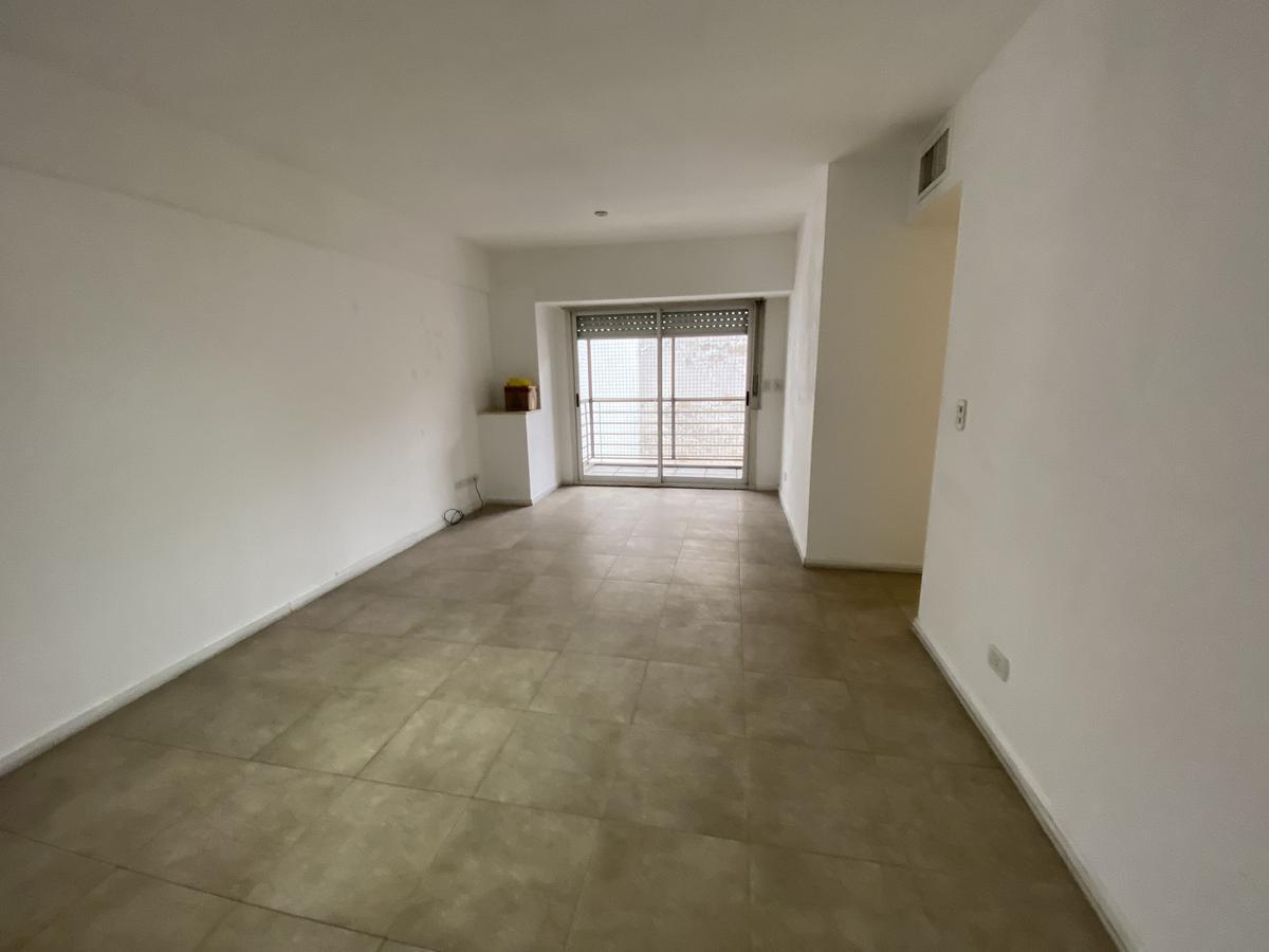 Departamento 3 Ambientes con Cochera en Edificio de Categoría 5