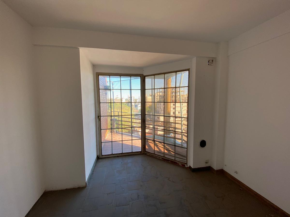 Departamento de 2 ambientes con 2 cocheras en Morón