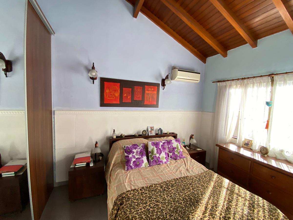 Foto de Casa estilo chalet en excelente ubicación en Morón, imagen 2