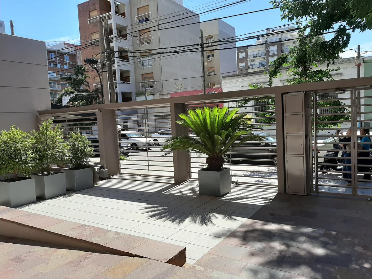 Excelente Departamento de 3 Ambientes con Cochera y Seguridad 24hs 3