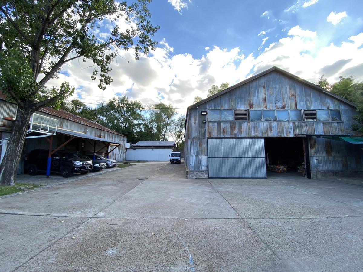 Excelente Establecimiento Industrial con 3.600 m² 1