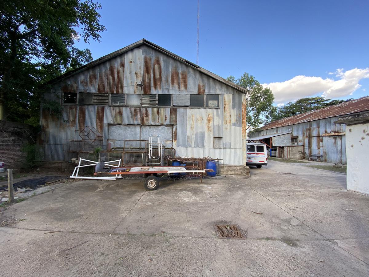 Excelente Establecimiento Industrial con 3.600 m² 2