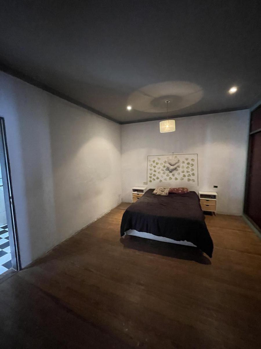 Terreno en Castelar con 3 ph en excelente zona residencial.