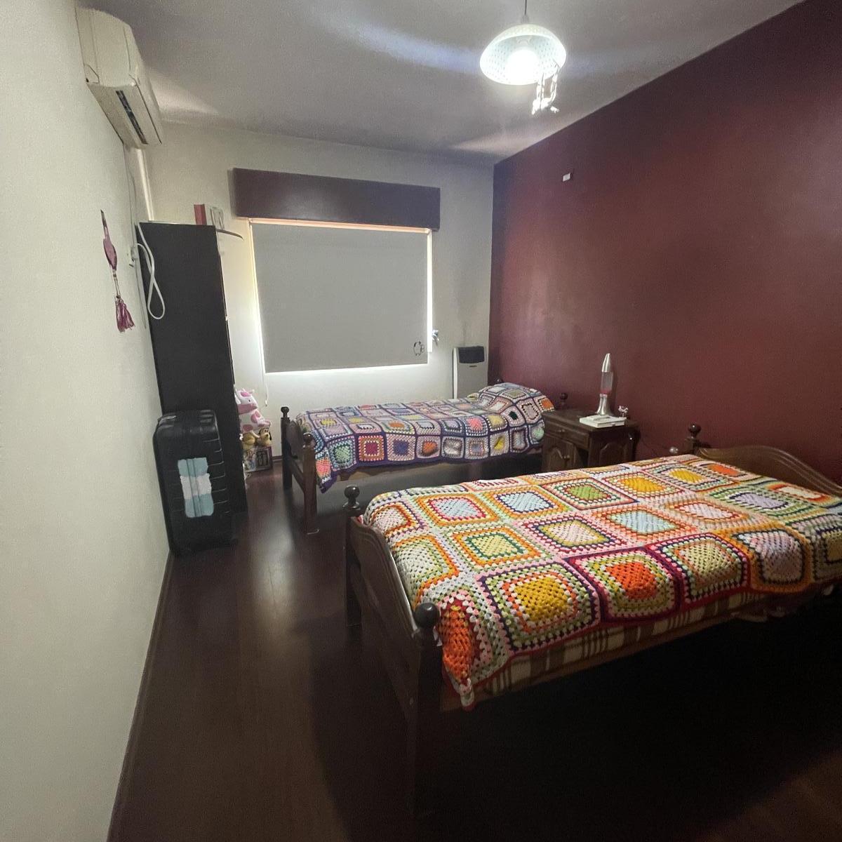 Casa de 7 Ambientes con Fondo en Morón Sur 1