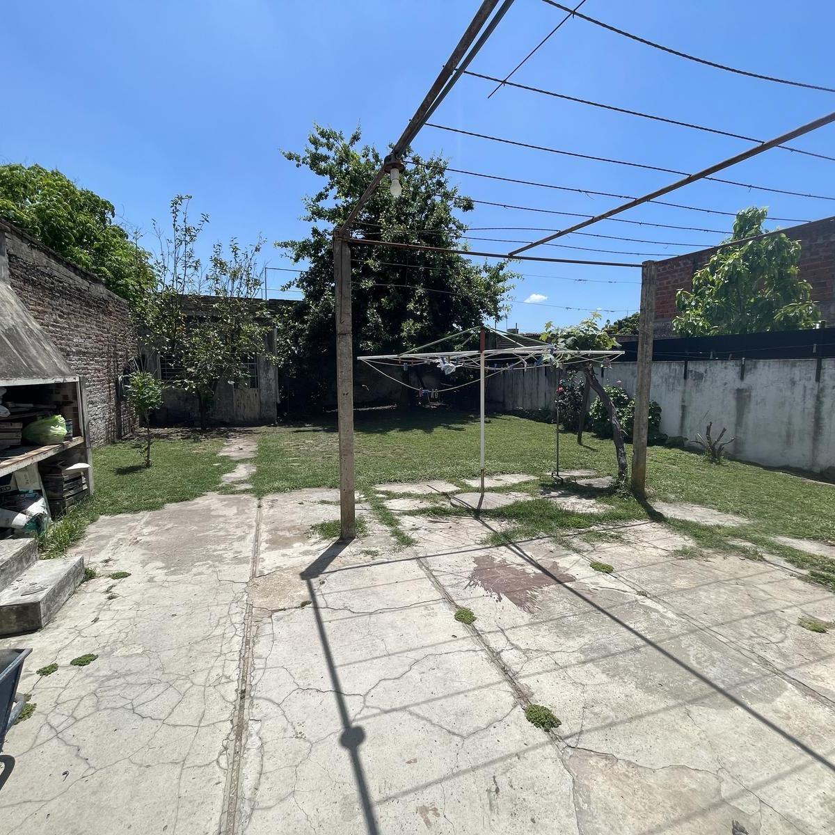 Casa de 7 Ambientes con Fondo en Morón Sur 3