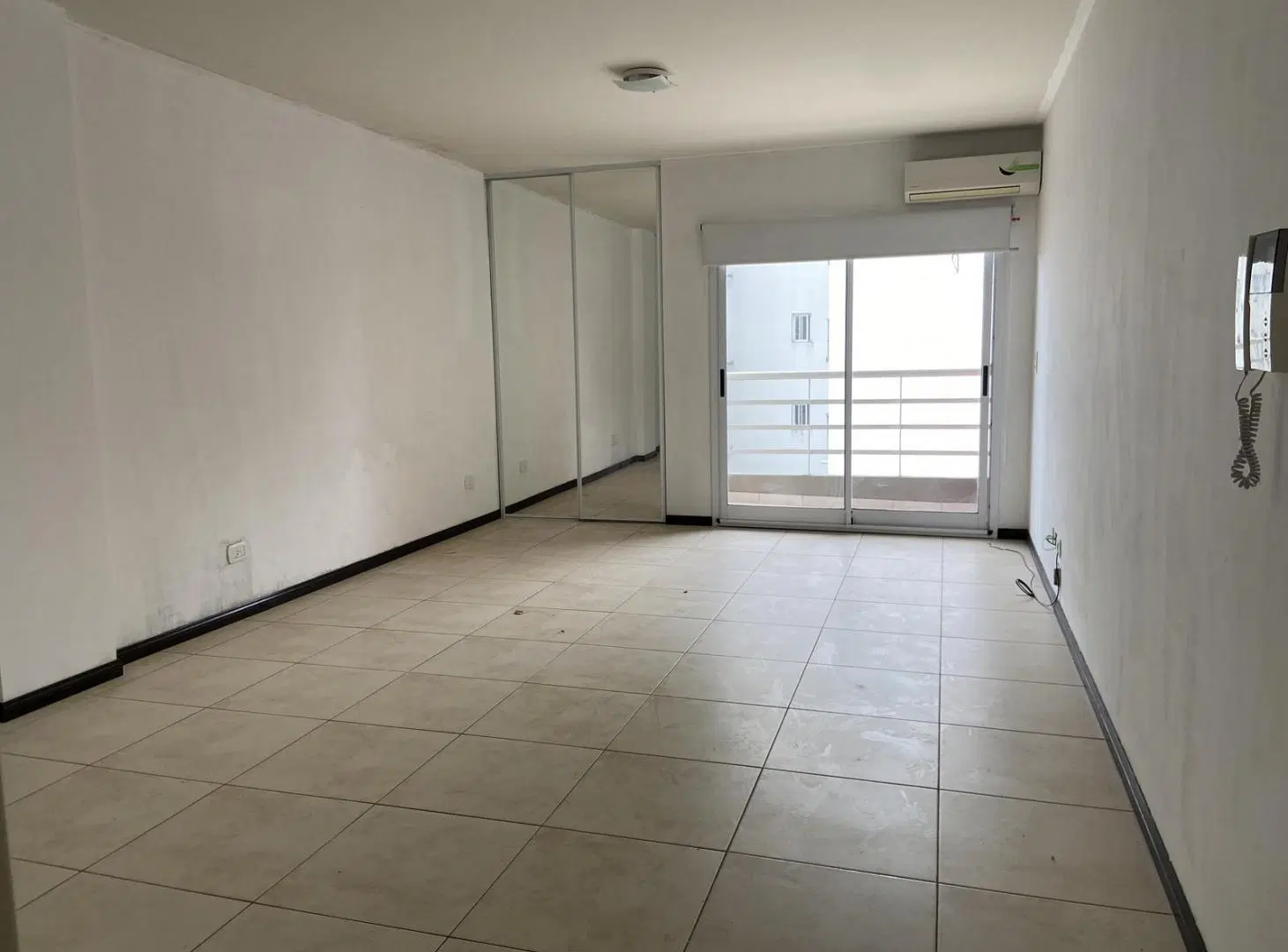 Departamento monoambiente con cochera en Morón Sur 2